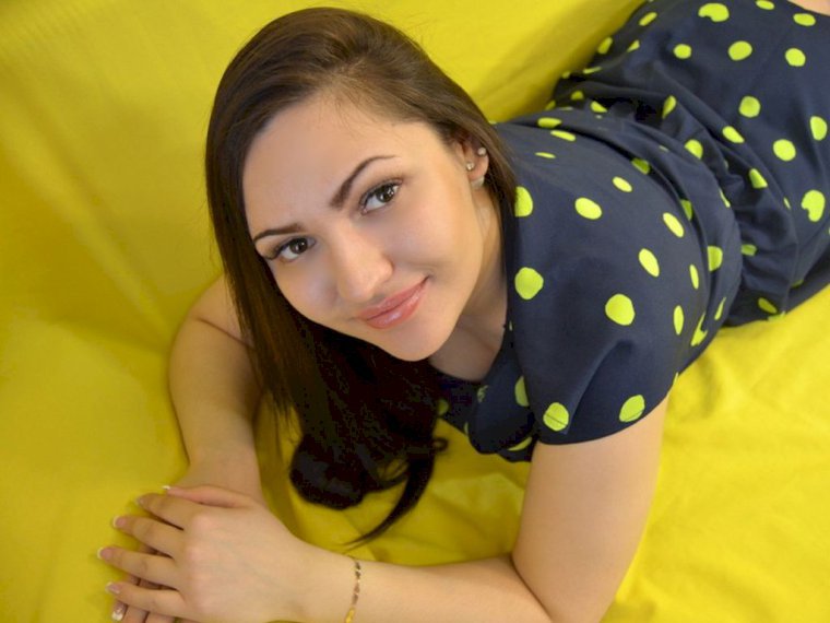 18BrunetteRosax's profile - Image n°1