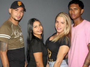 1Ts1Grl2Guy's Sexcam