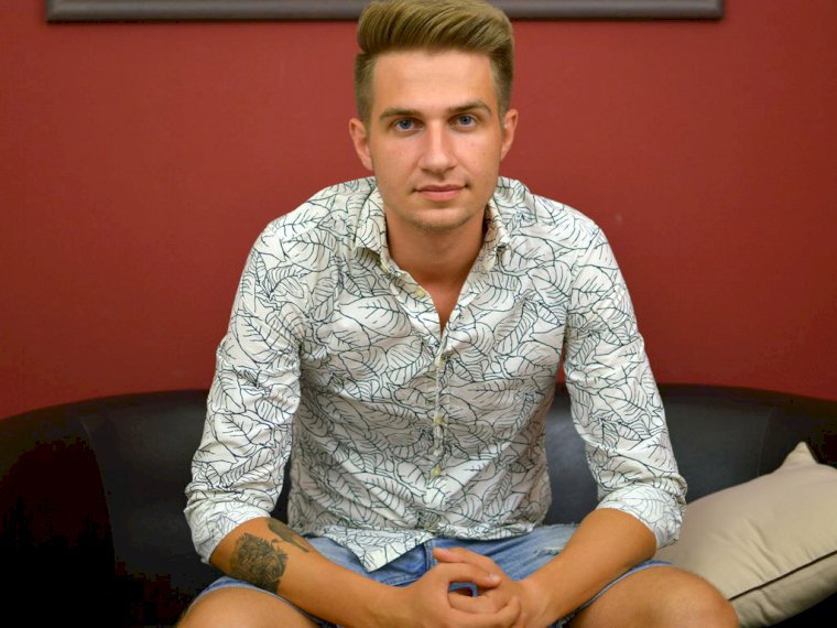 AdamBaxter's profile - Image n°1