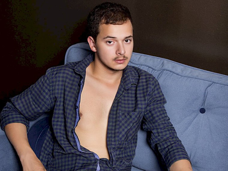AdamConway's profile - Image n°1