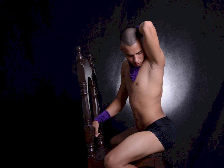 AdamCooper's profile - Image n°1