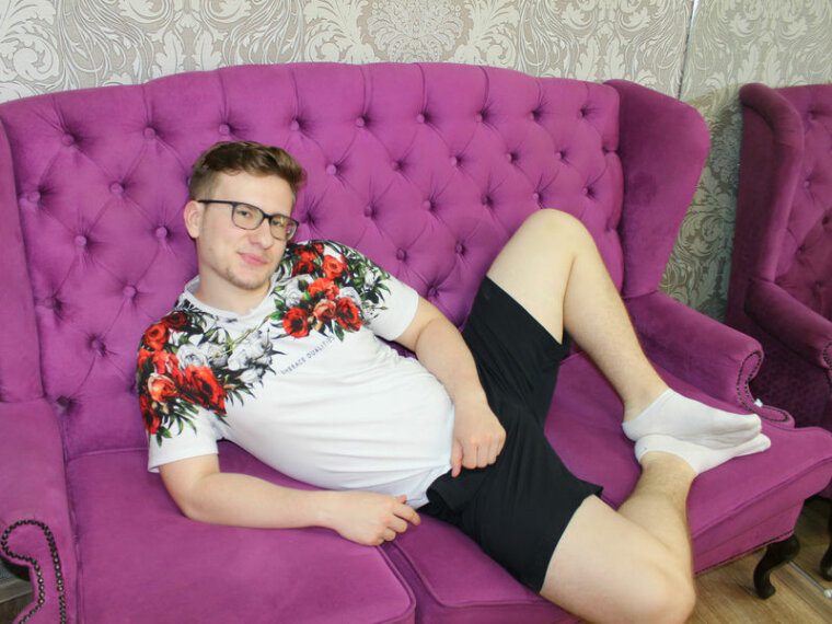 AdamFinch's profile - Image n°1