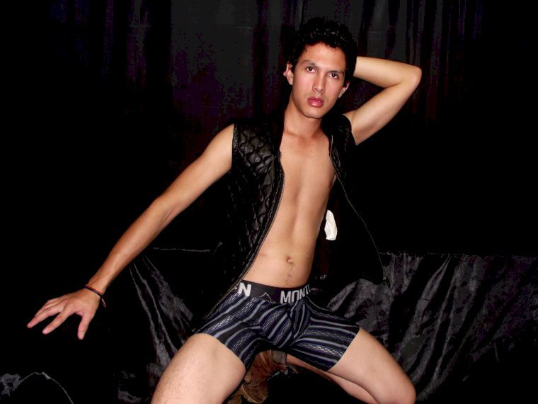 ADAMGUYCUTE's profile - Image n°1