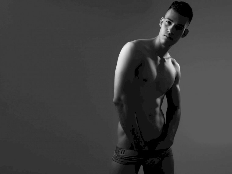 ADAMILLSSH's profile - Image n°1