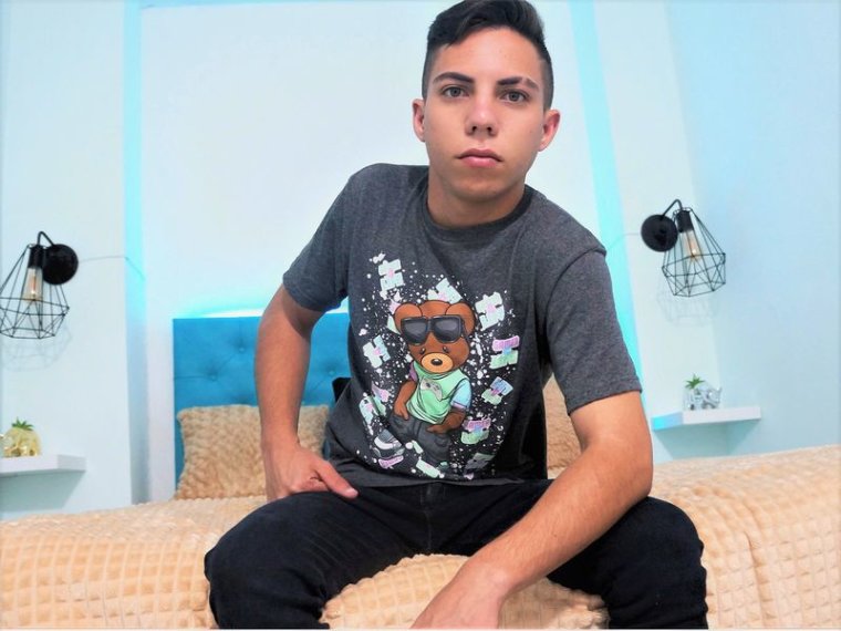 AdamKeys's profile - Image n°0