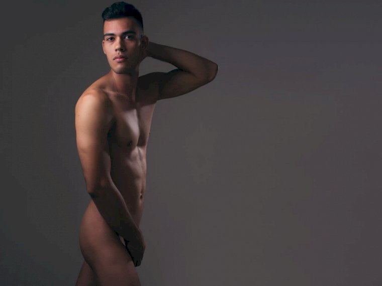 AdamMills's profile - Image n°1