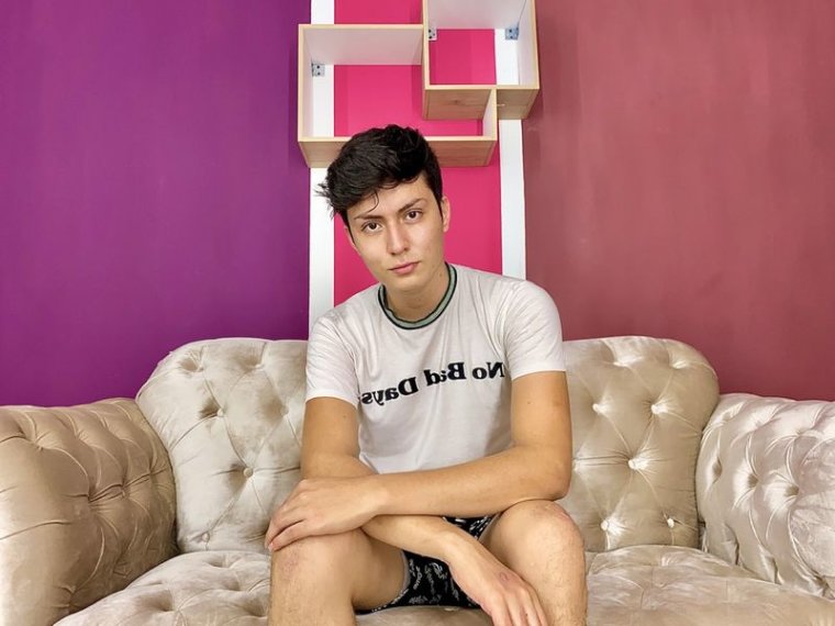 Profil de AdamSainz - Photo n°0