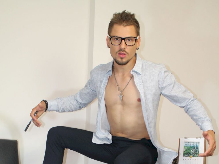AdamSinner's profile - Image n°0