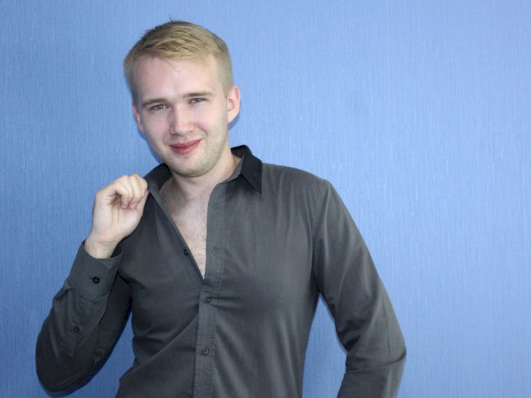 AdanBright's profile - Image n°0