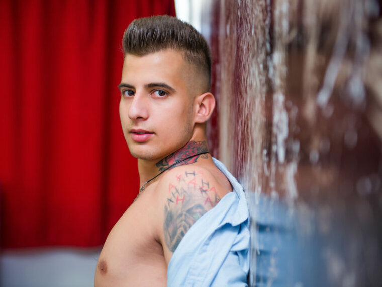 AdanRoss's profile - Image n°0