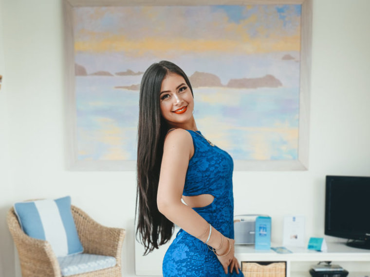 AdeleNewell's profile - Image n°0