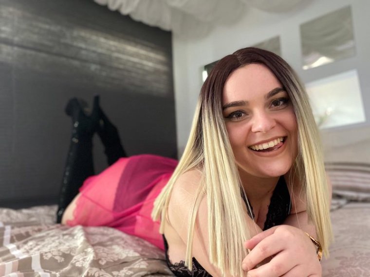AdelleReign's profile - Image n°0