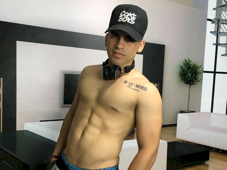 AdonisGuyxxx's Profil - Bild n°0