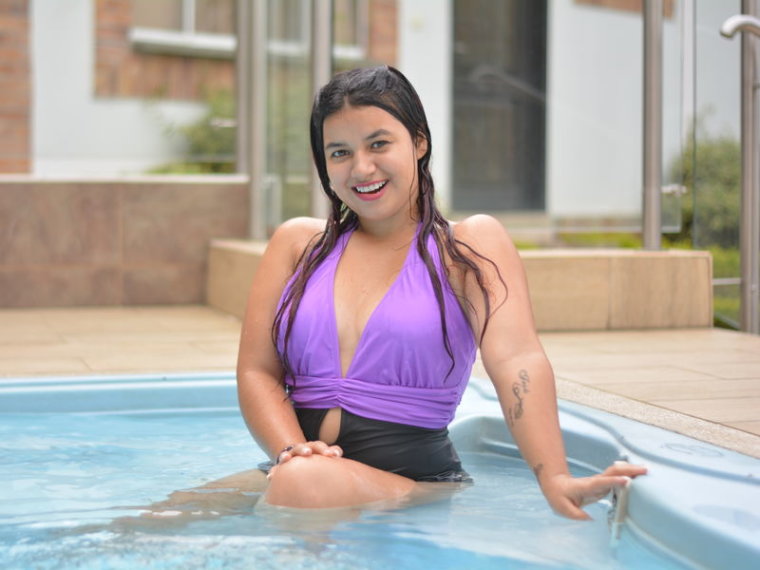 AdrianaMendoza's profile - Image n°0