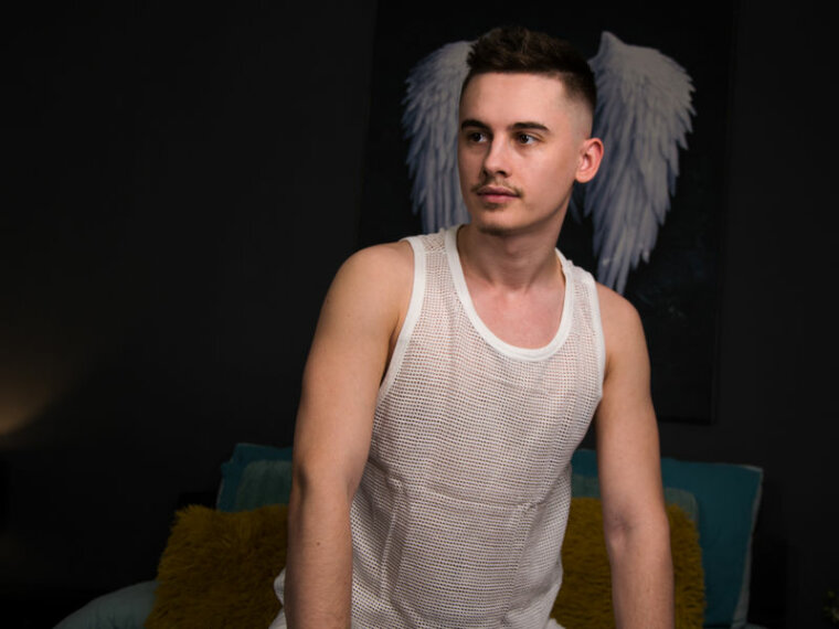 AdrianAndrew's profile - Image n°0
