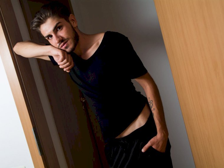 AdrianLee's profile - Image n°1