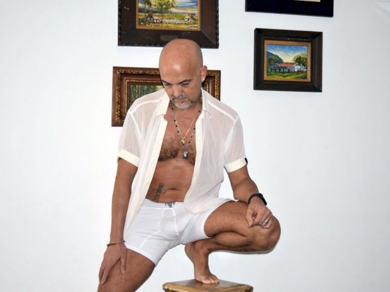 akrahot's profile - Image n°1