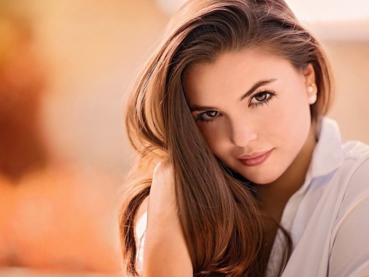 AlanaBusto's profile - Image n°0