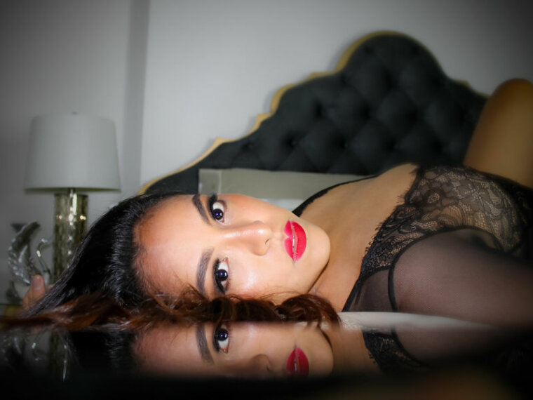 AlanaMore's profile - Image n°0