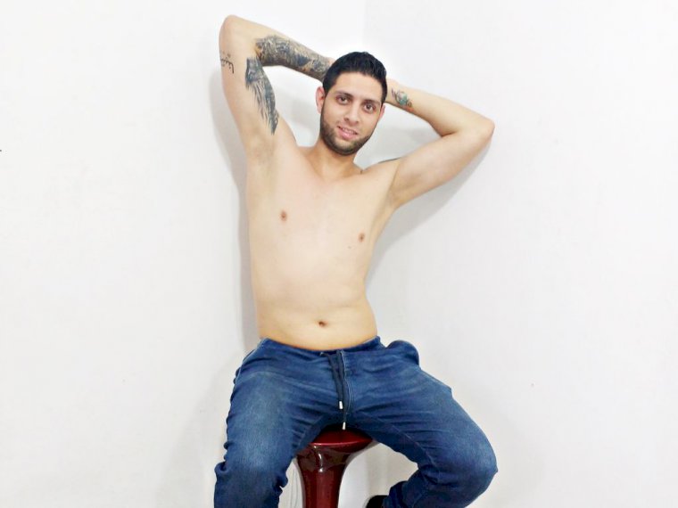alexlatinbigcock's profile - Image n°0