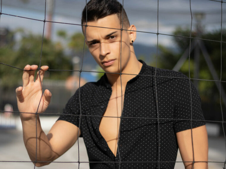 AlexLesley's profile - Image n°0