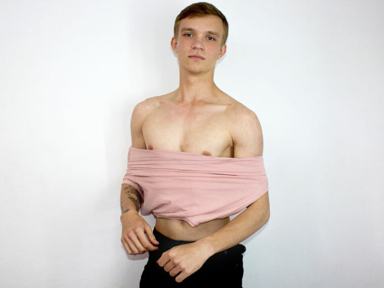 AlexRobinson's profile - Image n°1