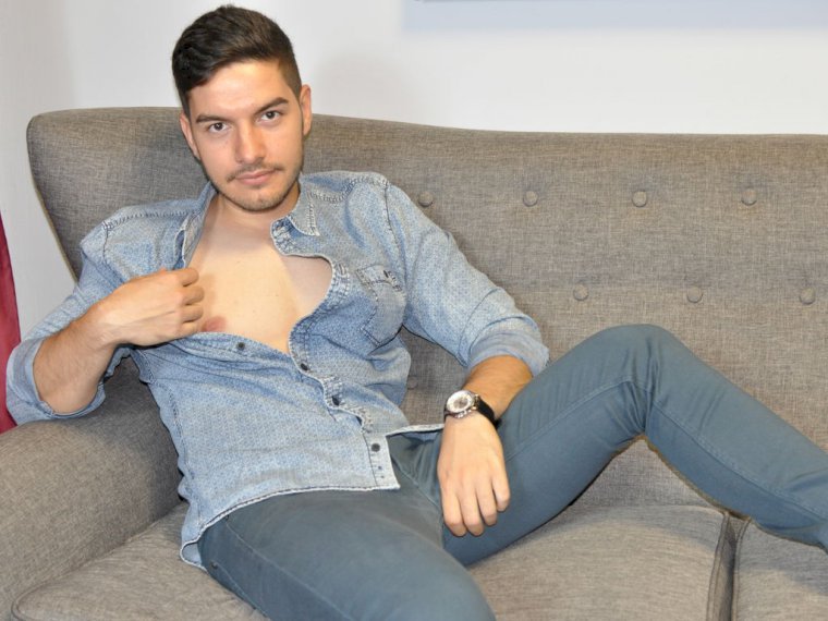 AlexTham's profile - Image n°1