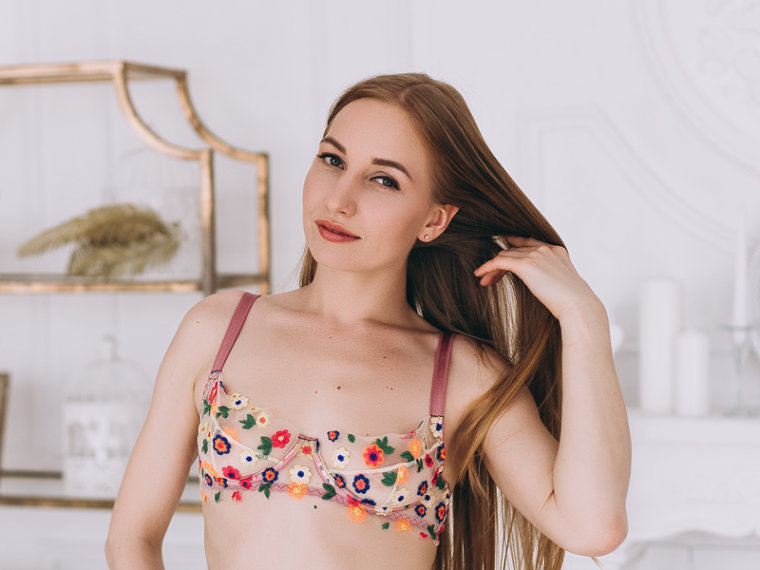 AliceNixon's profile - Image n°0