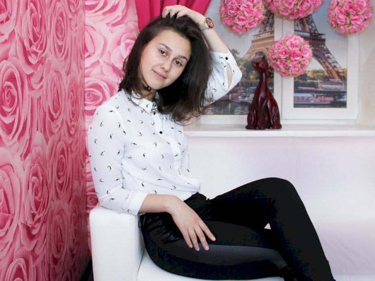 AlissaBurns's profile - Image n°1