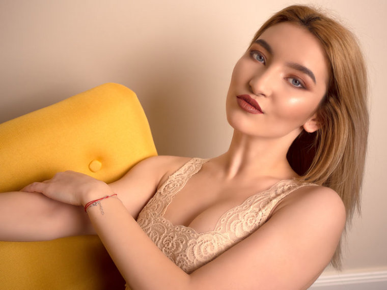 AlyonaColin's profile - Image n°0
