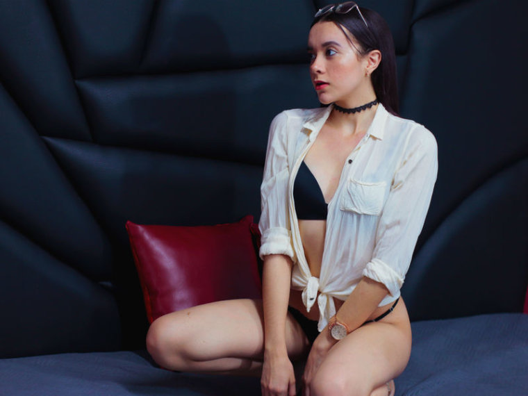 AmelieFerrer's profile - Image n°0