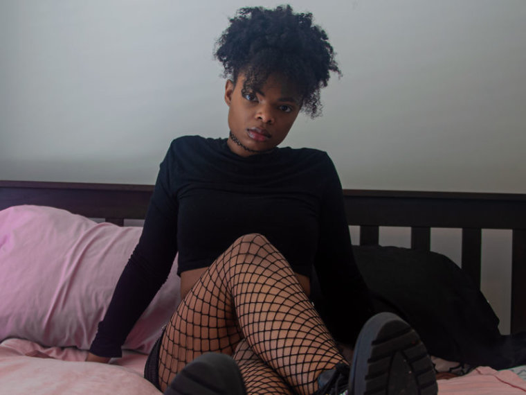 AminaJones's profile - Image n°0