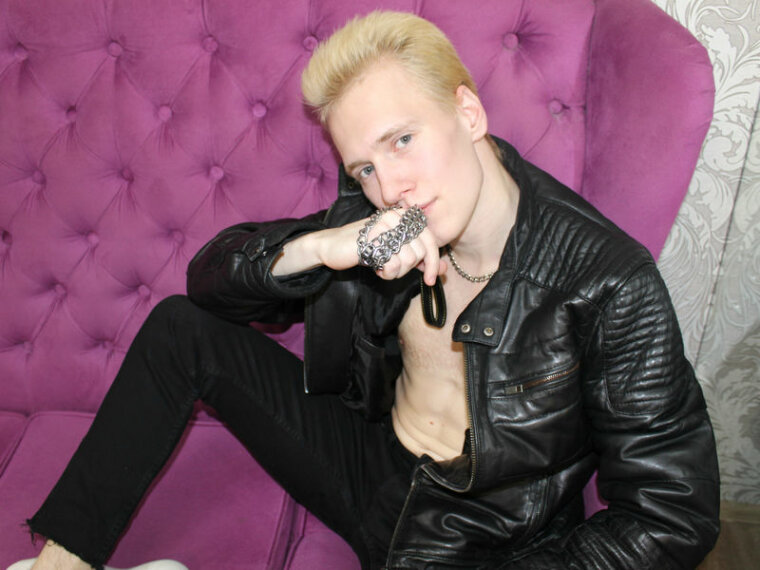 AndrewWalker's profile - Image n°0