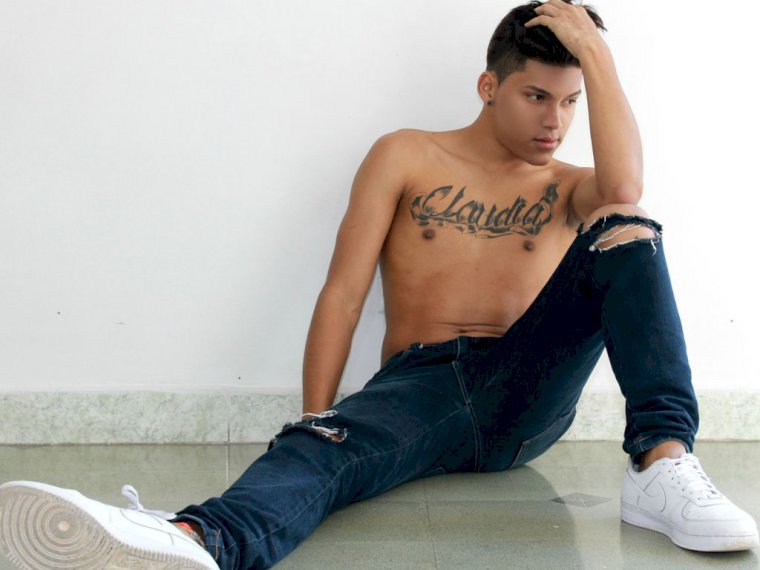 AndreyFOXXX's profile - Image n°0
