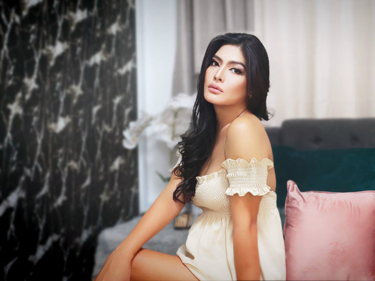 AngelaRivaz's profile - Image n°0