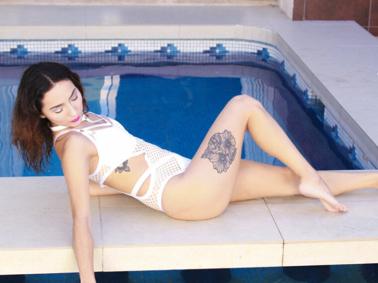 AngelaSweetness's profile - Image n°1