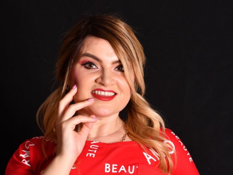AnnahMiller's profile - Image n°0