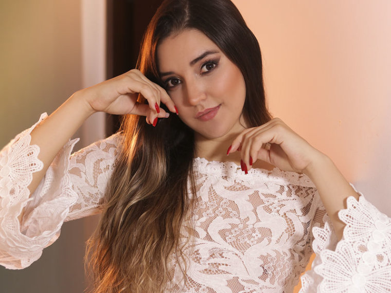 AnneDella's profile - Image n°0