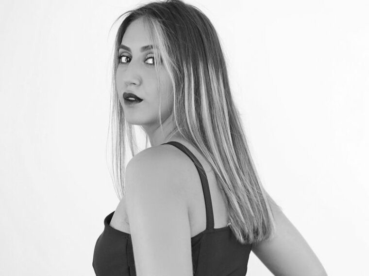apriljoness's profile - Image n°0