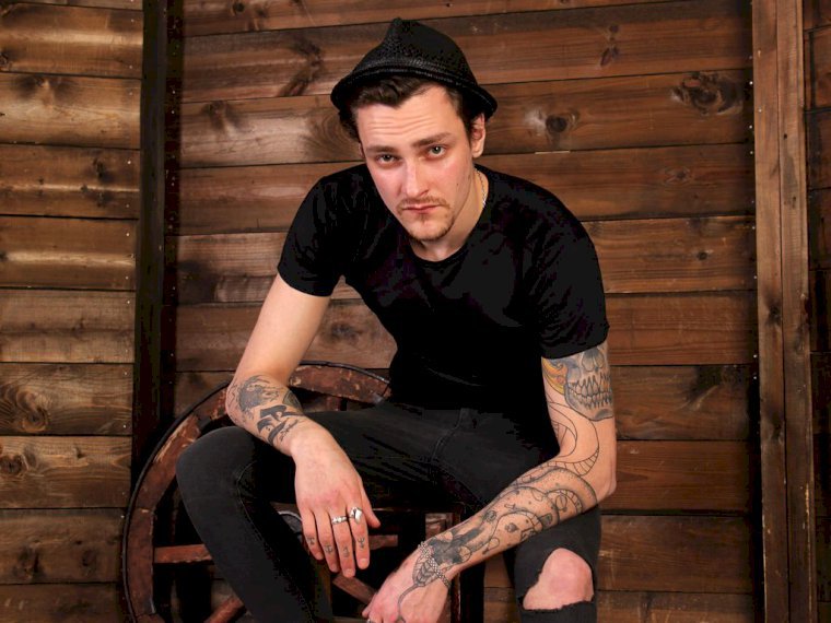 AresTattooed's profile - Image n°1