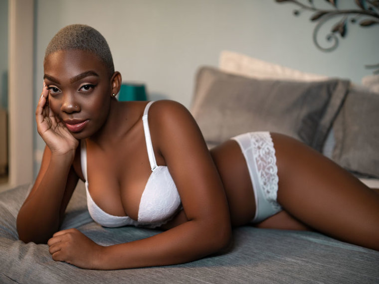 AyahHudson's profile - Image n°0