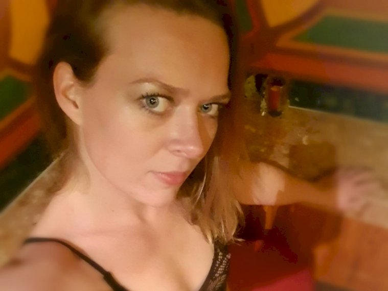 AngelaDeep's profile - Image n°2