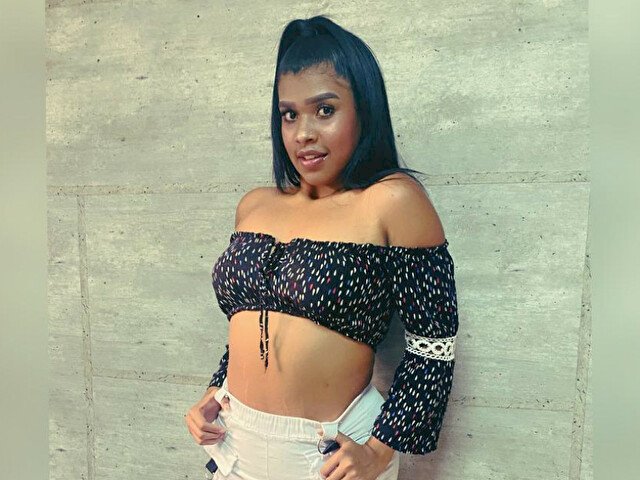 AlanaGold's profile - Image n°0
