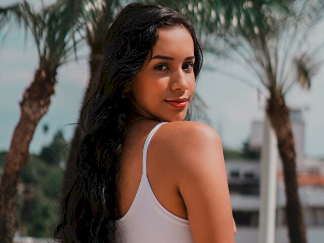 AlisonSanche's profile - Image n°3