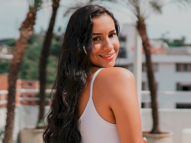 AlisonSanche's profile - Image n°4