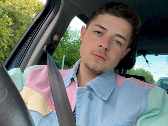 Alex18120's profile - Image n°0