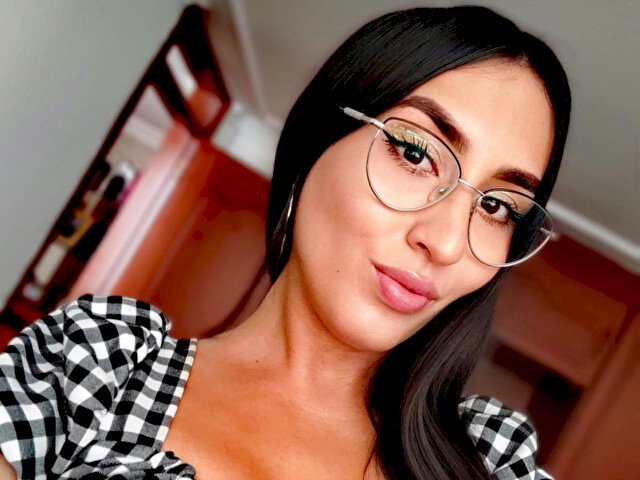 AlexaPerez1's profile - Image n°2