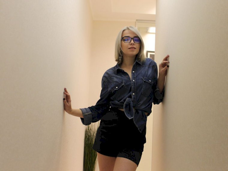 BlondeGirlSam's profile - Image n°0