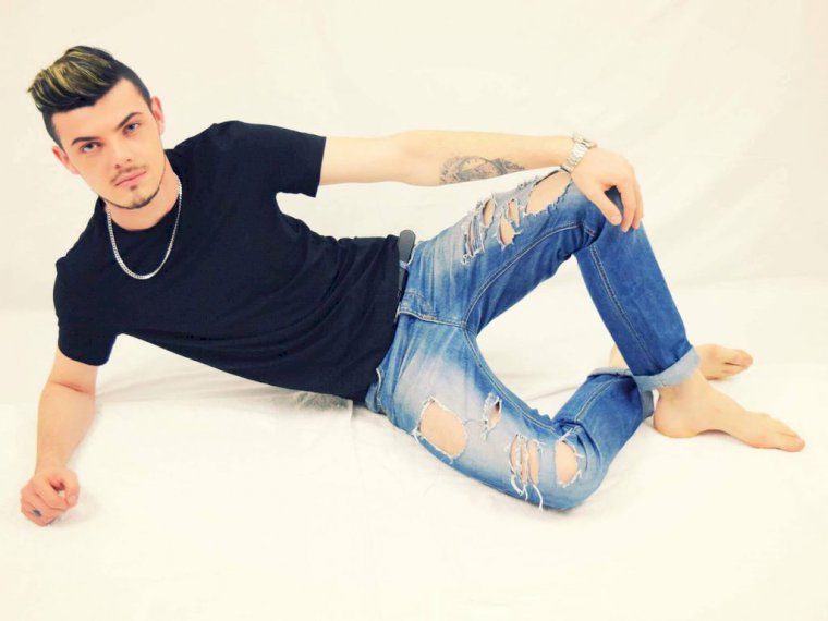 BlueEyeHandsome's profile - Image n°0