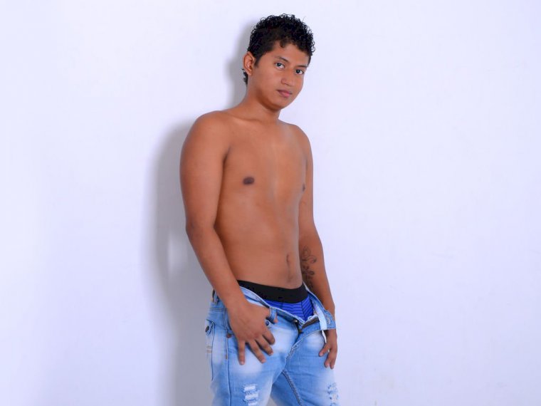 BrokeAssLatin8's profile - Image n°1